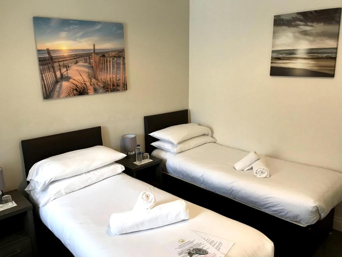 The Ships Quarters Hotel อายเมาธ์ ภายนอก รูปภาพ